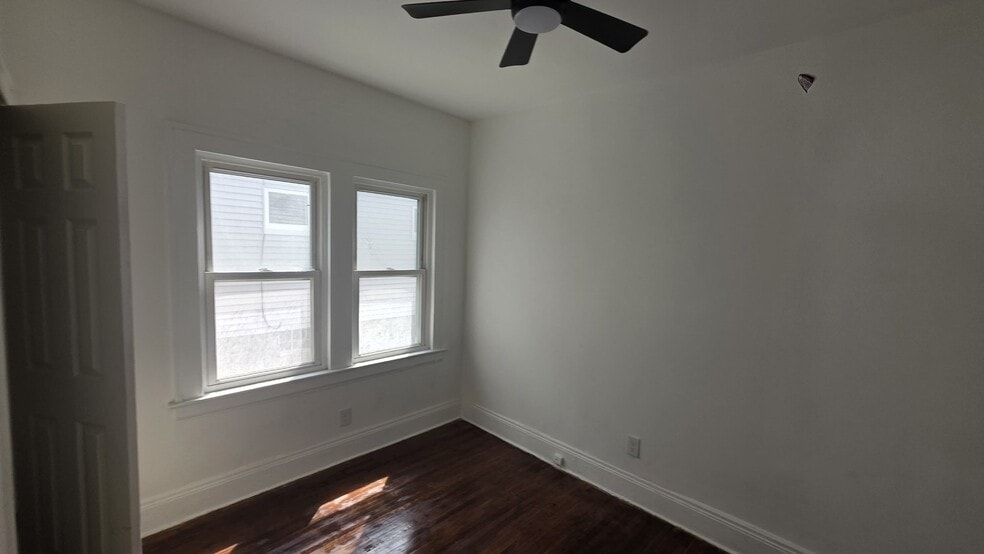 Building Photo - 3621 E 154th St