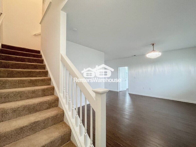 Building Photo - 1713 Dresdon Ln