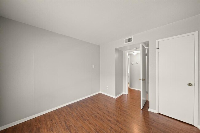 Building Photo - 2110 Wilcrest Dr