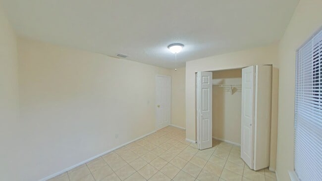 Building Photo - Nice and Cozy 2 Bed/1 Bath Apartment