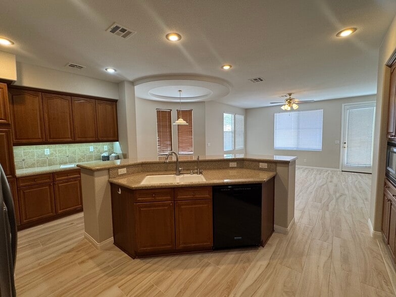Building Photo - 712 Pinnacle Heights Ln