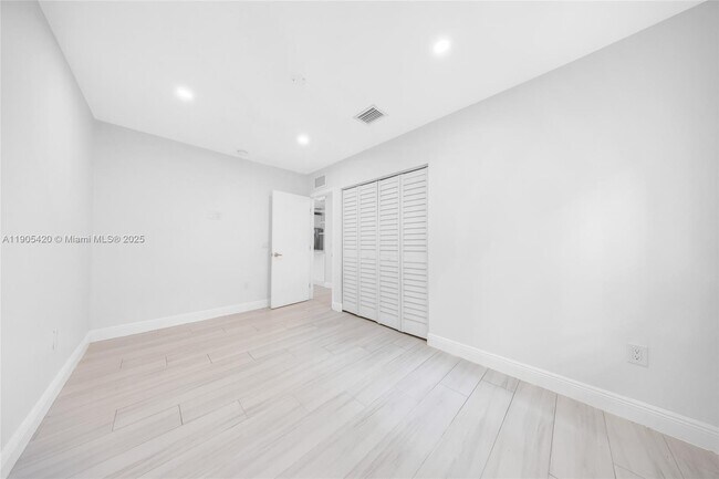 Building Photo - 2306 N 28th Ave