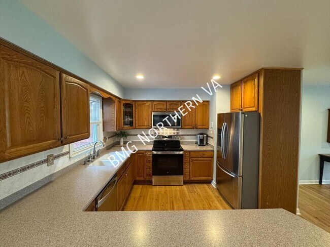 Building Photo - 8903 Tudor Ln