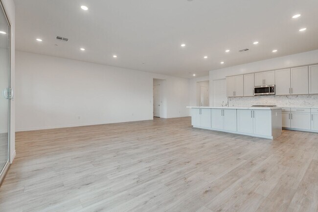 Building Photo - Single story in the exclusive master planned community of Heritage in Stonebridge!