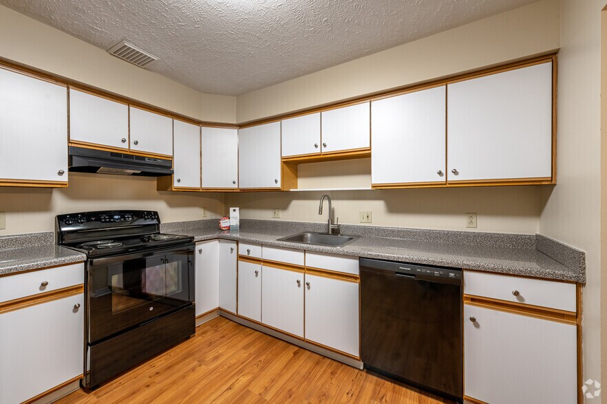 Glenwood Pointe 3275 Glenbrook Dr Twinsburg OH 44087 Apartment Finder