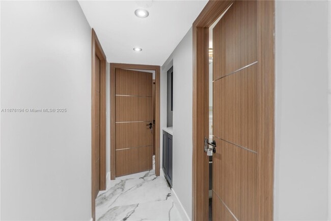 Building Photo - 3800 S Ocean Dr