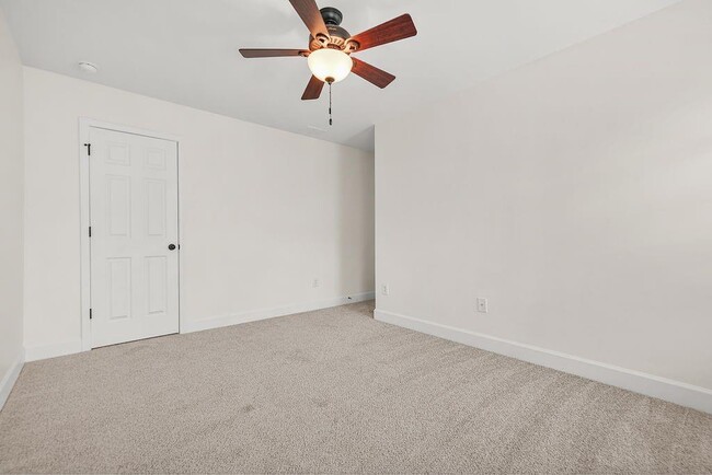 Building Photo - 2550 Sibley Dr