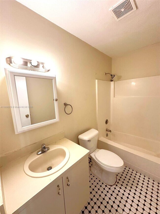 Building Photo - 6731 Kingsmoor Way