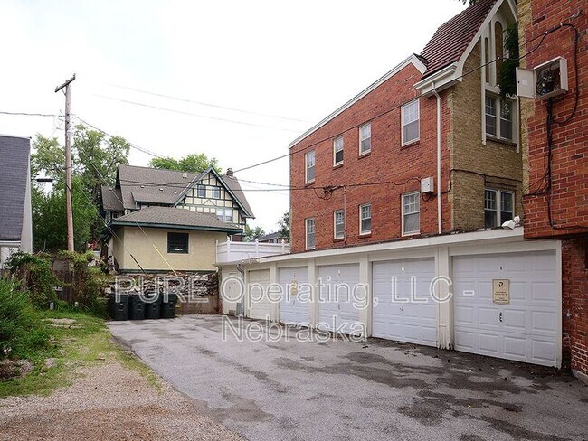 Building Photo - 406 N 49th St