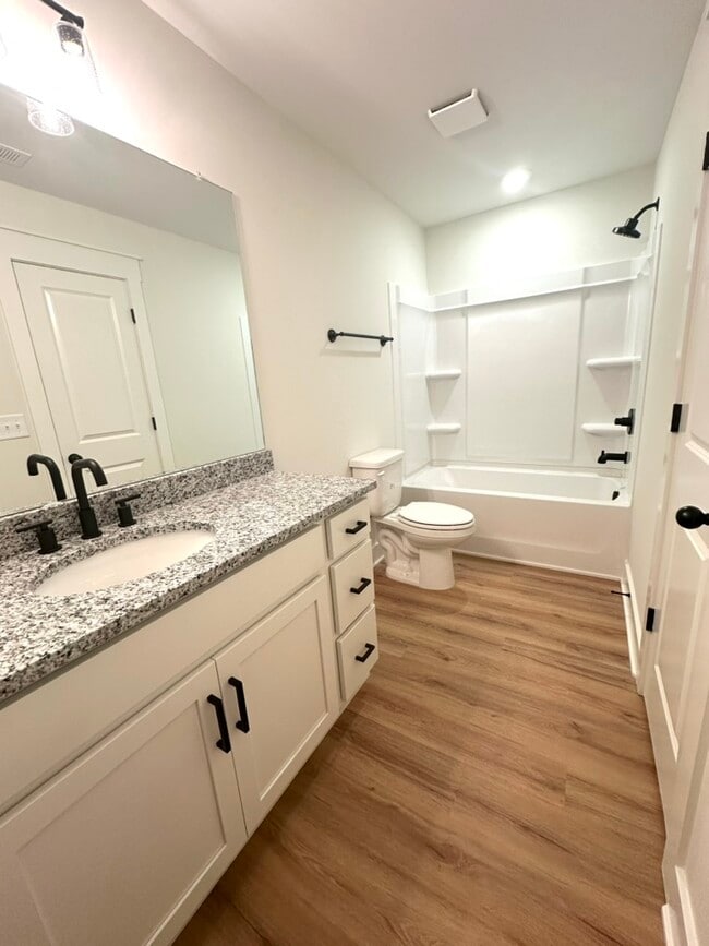 Building Photo - 343 Woods Rd