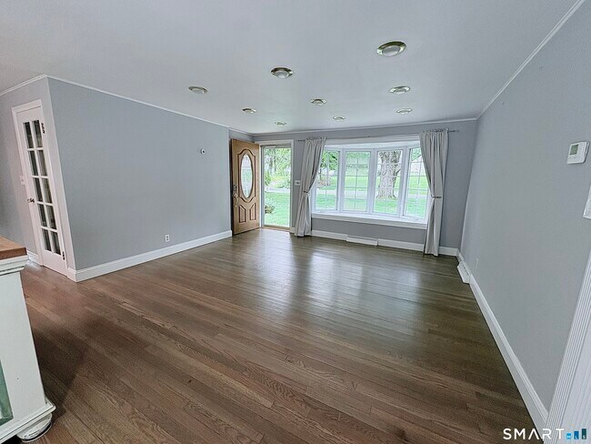 Building Photo - 43 Meadowbrook Rd