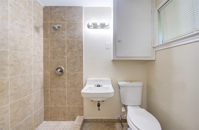 Building Photo - 5730 Southminster Dr