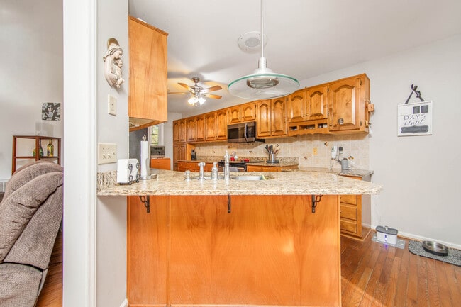 Building Photo - 28900 Deercroft Dr