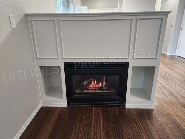Building Photo - *1/2 OFF 1ST MONTH'S RENT PROMO* Super Cut...