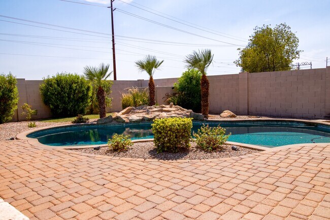 Building Photo - 5263 E Silverbell Rd