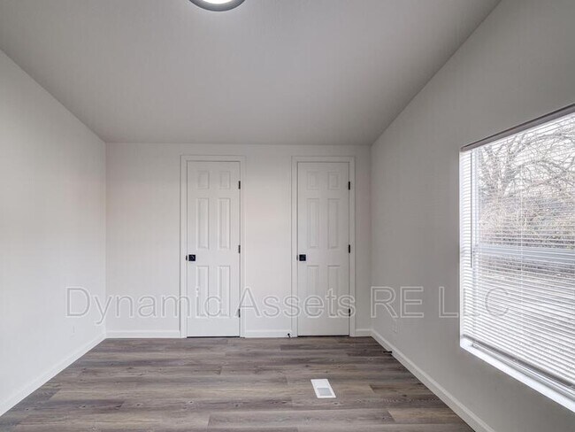 Building Photo - 403 N Walnut St