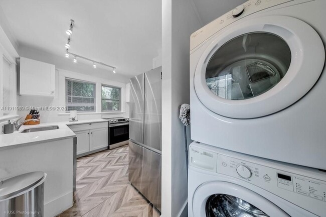 Building Photo - 46 NE 43rd St