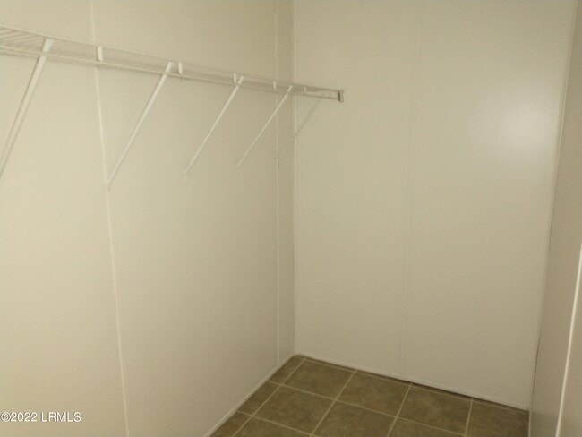 Building Photo - 48 Cleveland Dr