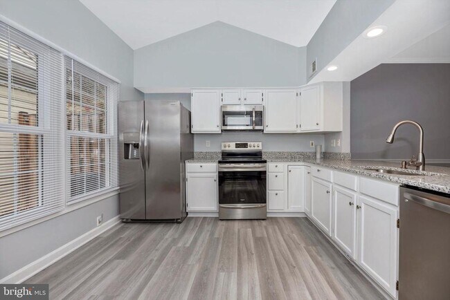 Building Photo - 910 McLendon Dr