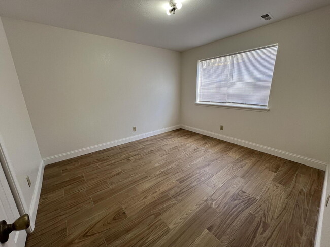 Building Photo - Newly Remodeled 2BR unit