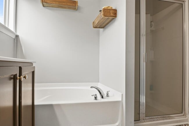 Building Photo - 401 Hope Ct