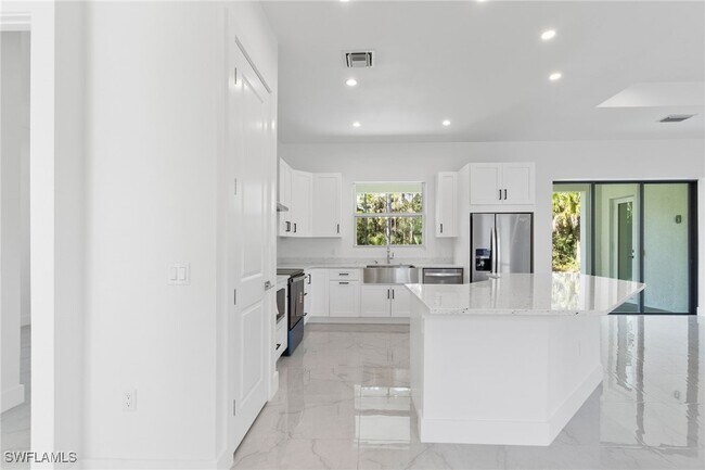 Building Photo - 1081 Desoto Blvd S