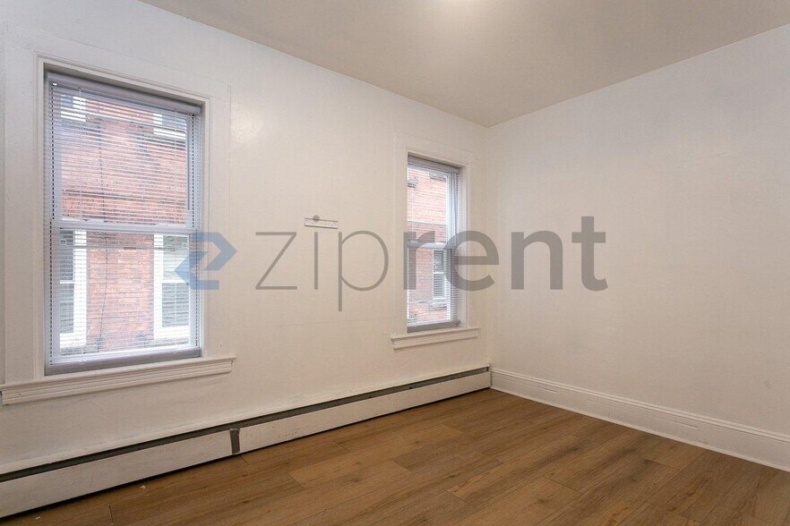 Building Photo - Unit 1L