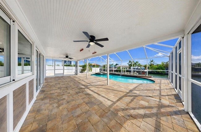 Building Photo - 6515 Santiago Ct