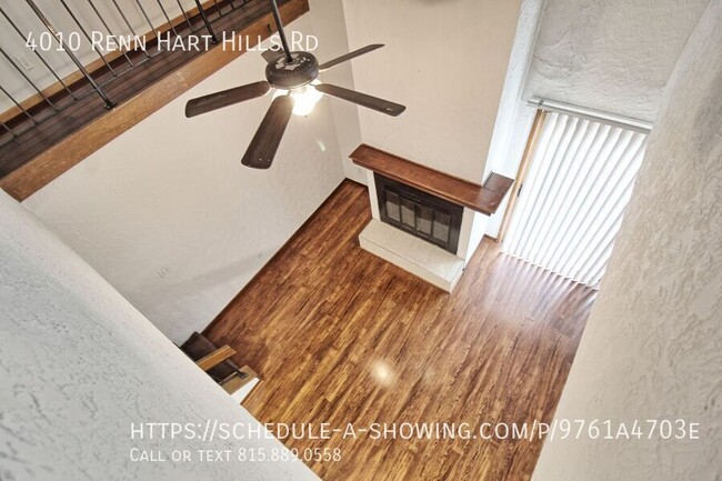 Building Photo - Gorgeous Loft Style Townhouse! Great Locat...