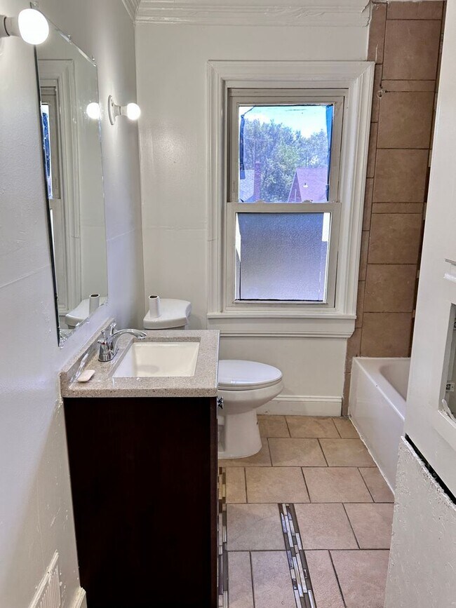 Building Photo - LARGE WESTSIDE FULLY REHABBED HOME -  3 be...