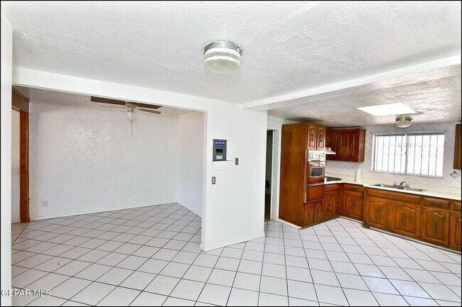 Building Photo - 7817 Caliche Dr