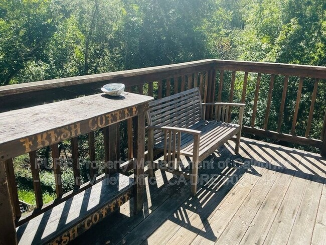 Building Photo - Y20899 Aldercroft Heights Rd