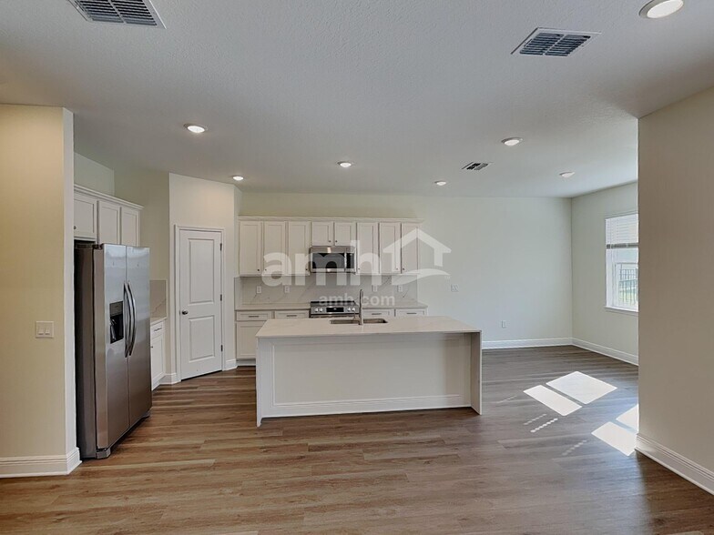 Building Photo - 5969 Sycamore Pl St