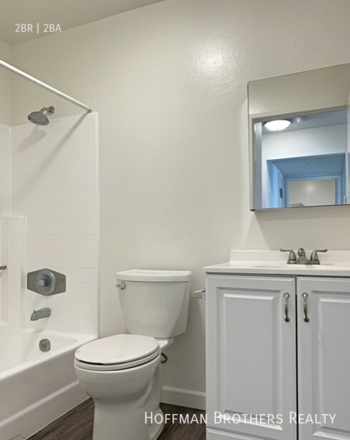 Building Photo - 1012 E Acacia Ave