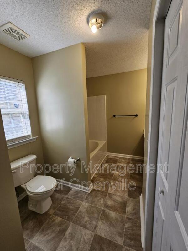 Building Photo - 406 Flanders Ct