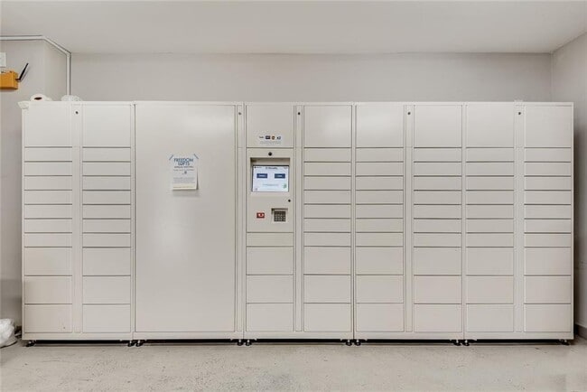 Building Photo - 821 Ralph McGill Blvd NE