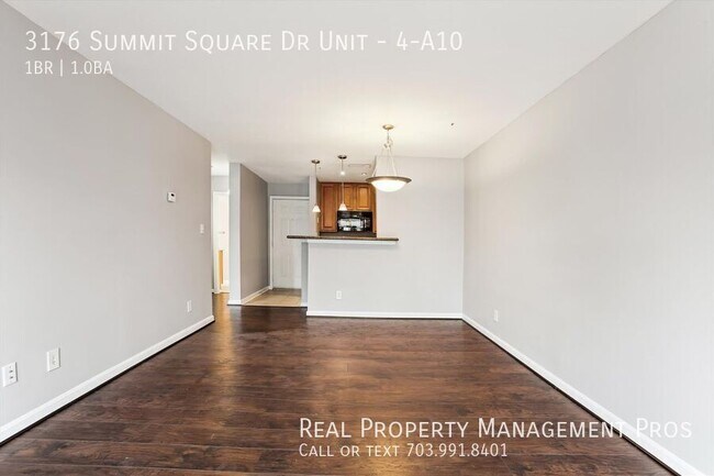 Building Photo - 3176 Summit Square Dr