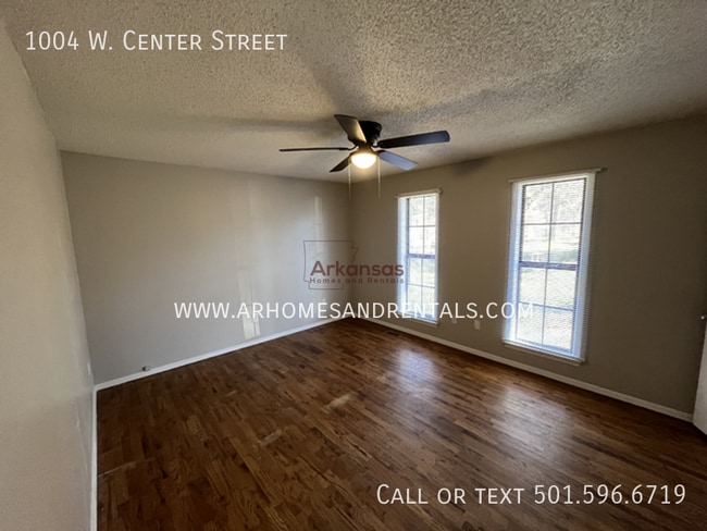 Building Photo - 1004 W Center St