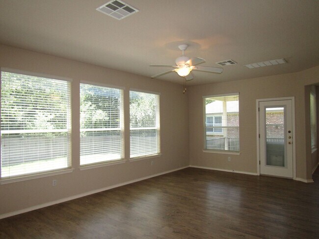 Building Photo - 593 Cullen Blvd