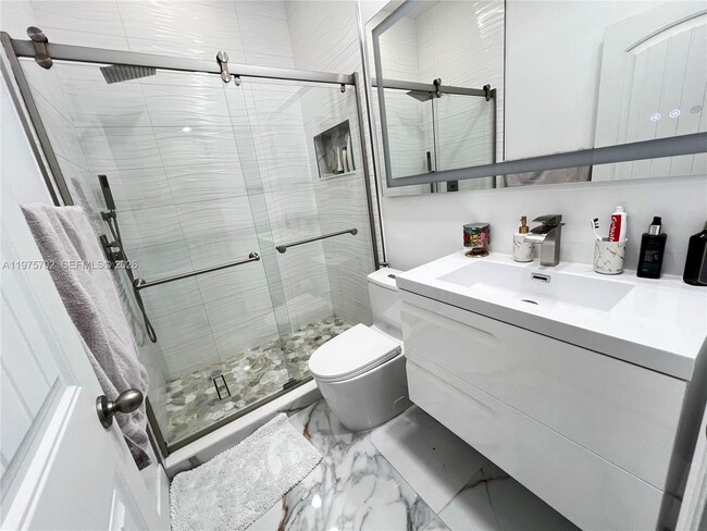 Building Photo - 748 NE 34th Ave