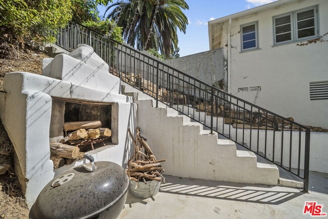 Building Photo - 6295 Ivarene Ave