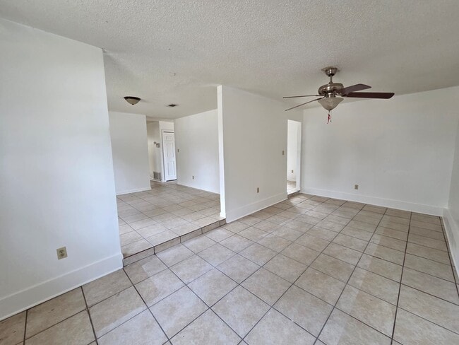 Building Photo - 4119 Karen St