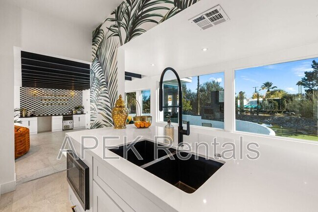 Building Photo - 2325 N Girasol Ave