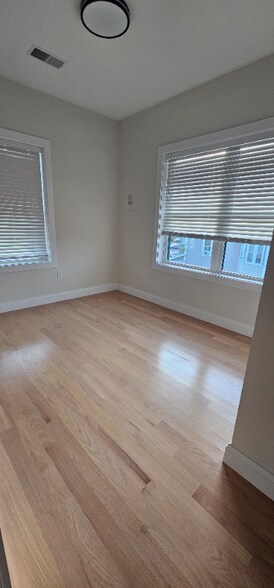 Building Photo - 17 Hadley Pl