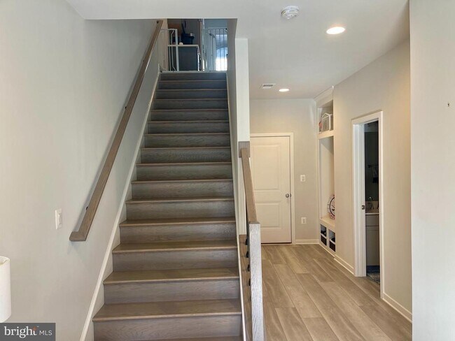 Building Photo - 23006 Sullivans Cove Sq