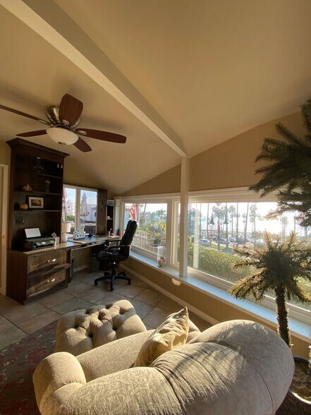 Building Photo - 501 Avenida Del Mar
