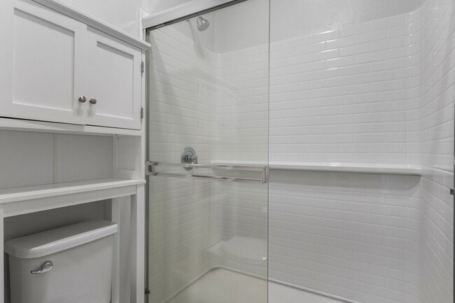Building Photo - Modern Townhome Living in Ho’opili
