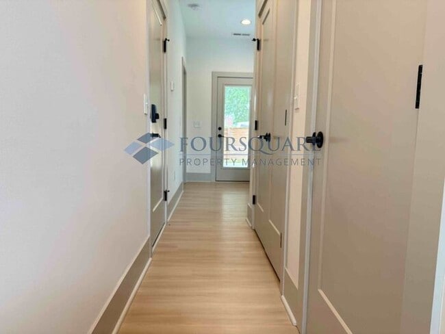 Building Photo - Modern 4-Bed / 4-Bath Townhome with Covered Patio, Deck & Garage – Inside the Beltline Near Downt...