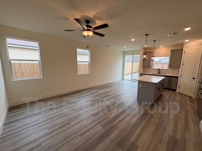 Building Photo - 2405 N Fontana St