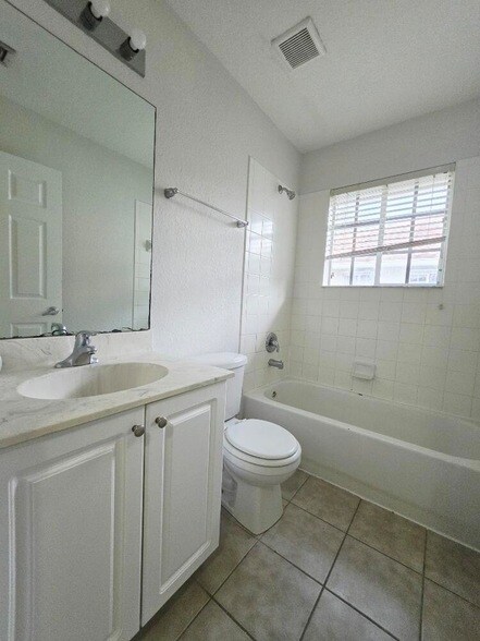 Building Photo - 4154 Napoli Lake Dr